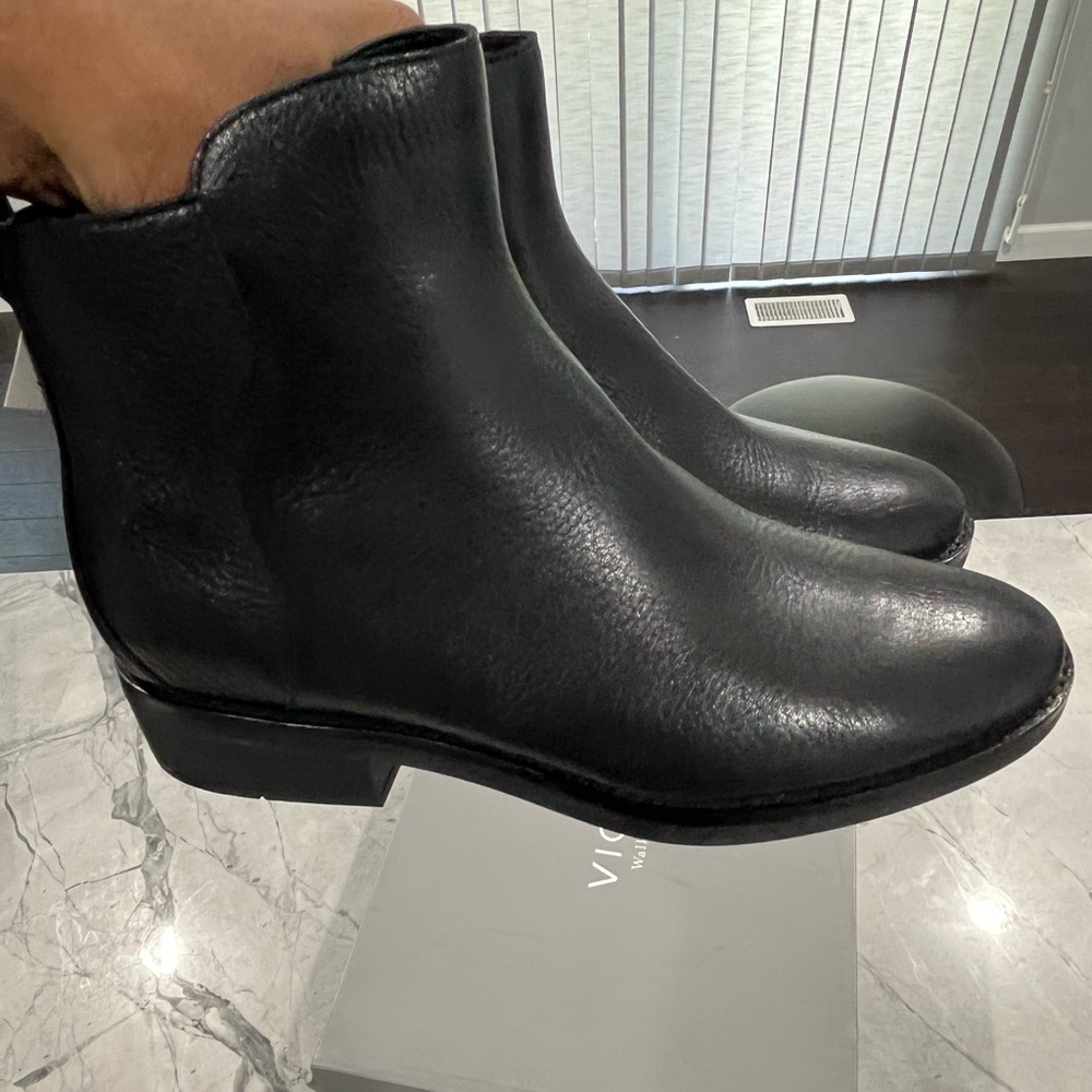Sun Stone Women’s Black Pointed Toe Heel Zip Up Size 9 W